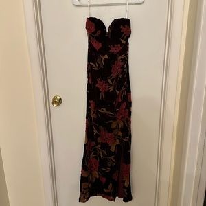 Lulu’s Burgundy Velvet Strapless Dress Size XS